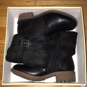 Black leather Uggs